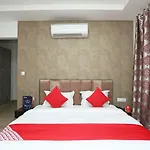 Oyo 28158 Avalon Taj View