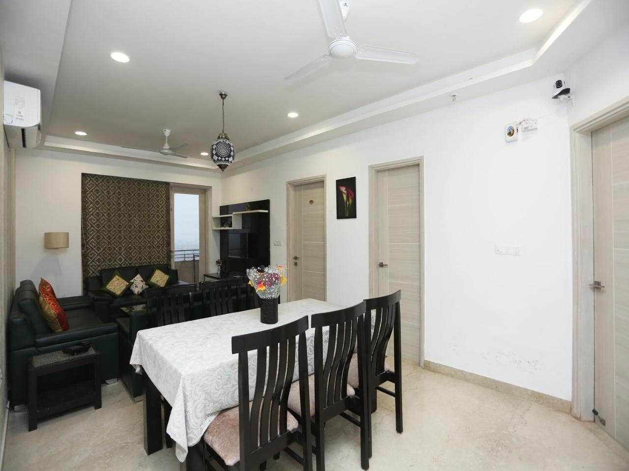 Oyo 28158 Avalon Taj View 3*