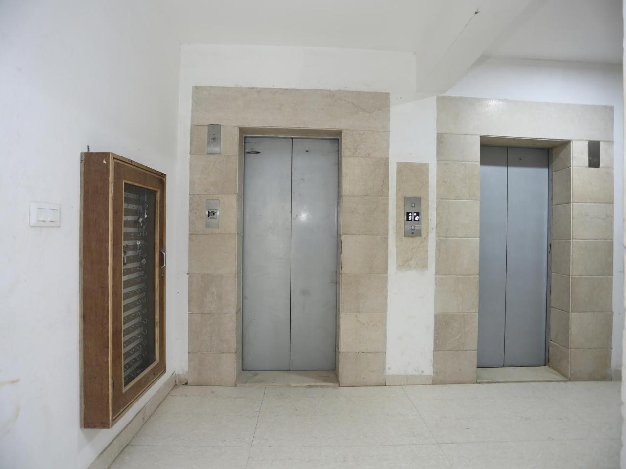 Oyo 28158 Avalon Taj View 3*
