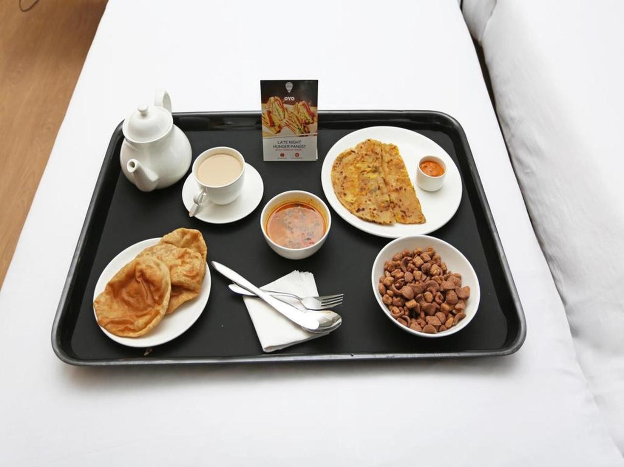 Oyo 28158 Avalon Taj View 3*