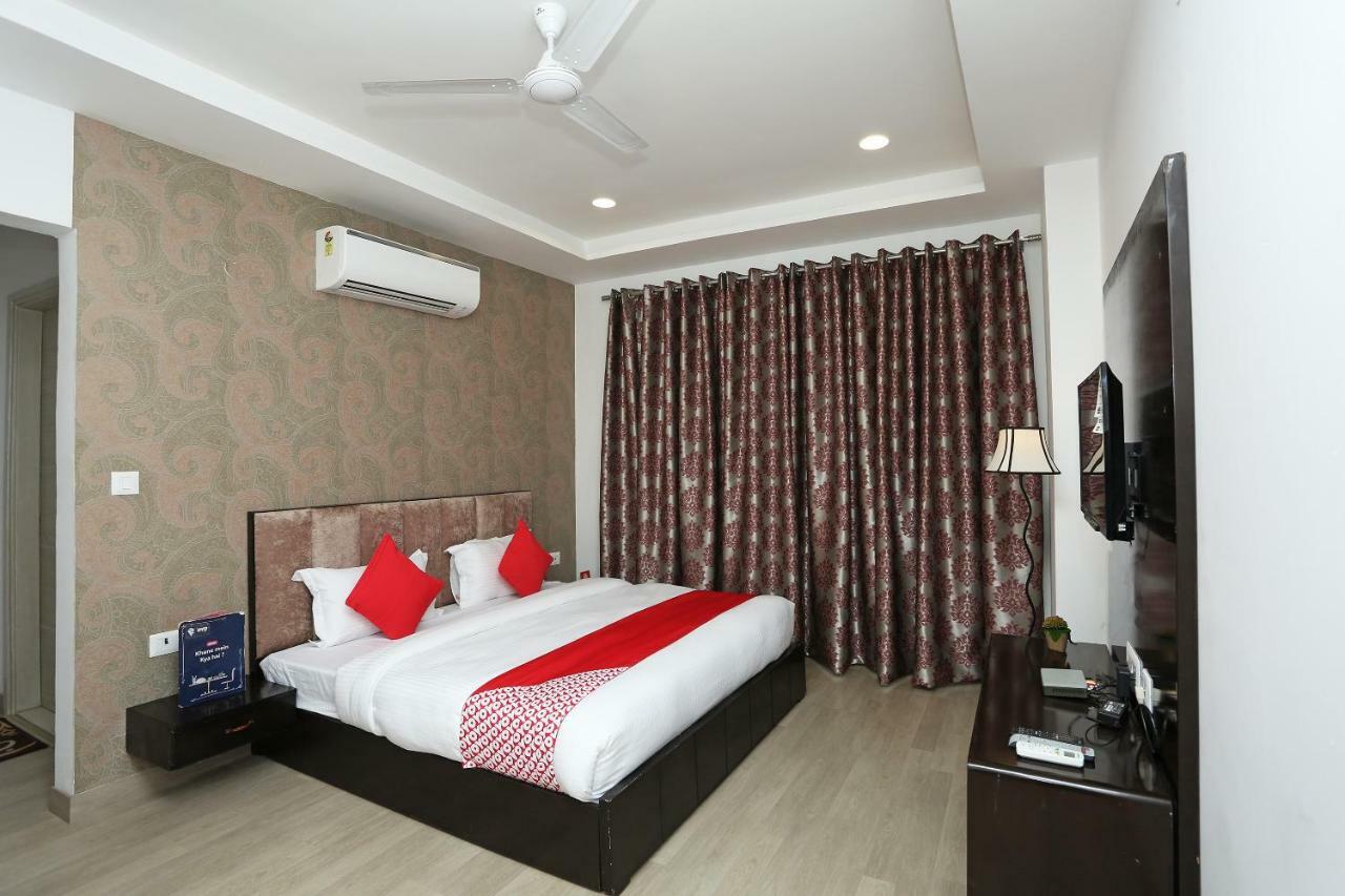 Oyo 28158 Avalon Taj View