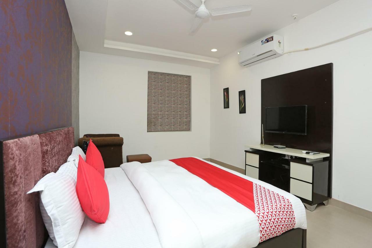 Oyo 28158 Avalon Taj View Hotel 3*