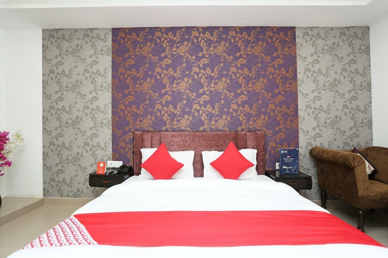 Oyo 28158 Avalon Taj View 3*