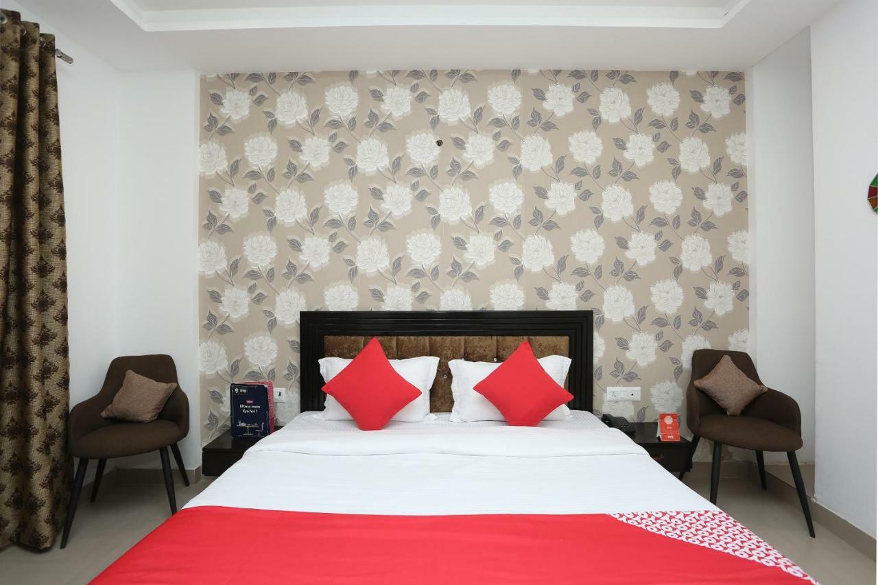 Oyo 28158 Avalon Taj View Hotel 3*